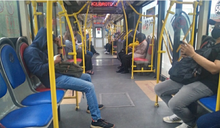 Penumpang Transjakarta Boleh Berbuka di Halte dan Bus, Berikut Ini Aturannya 