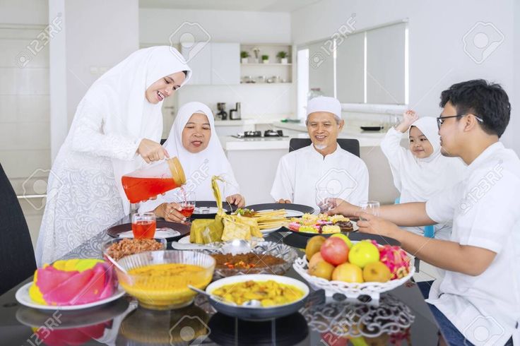 Menu Wajib Lebaran di Indonesia, dari Ketupat hingga Kue Kering Favorit Keluarga