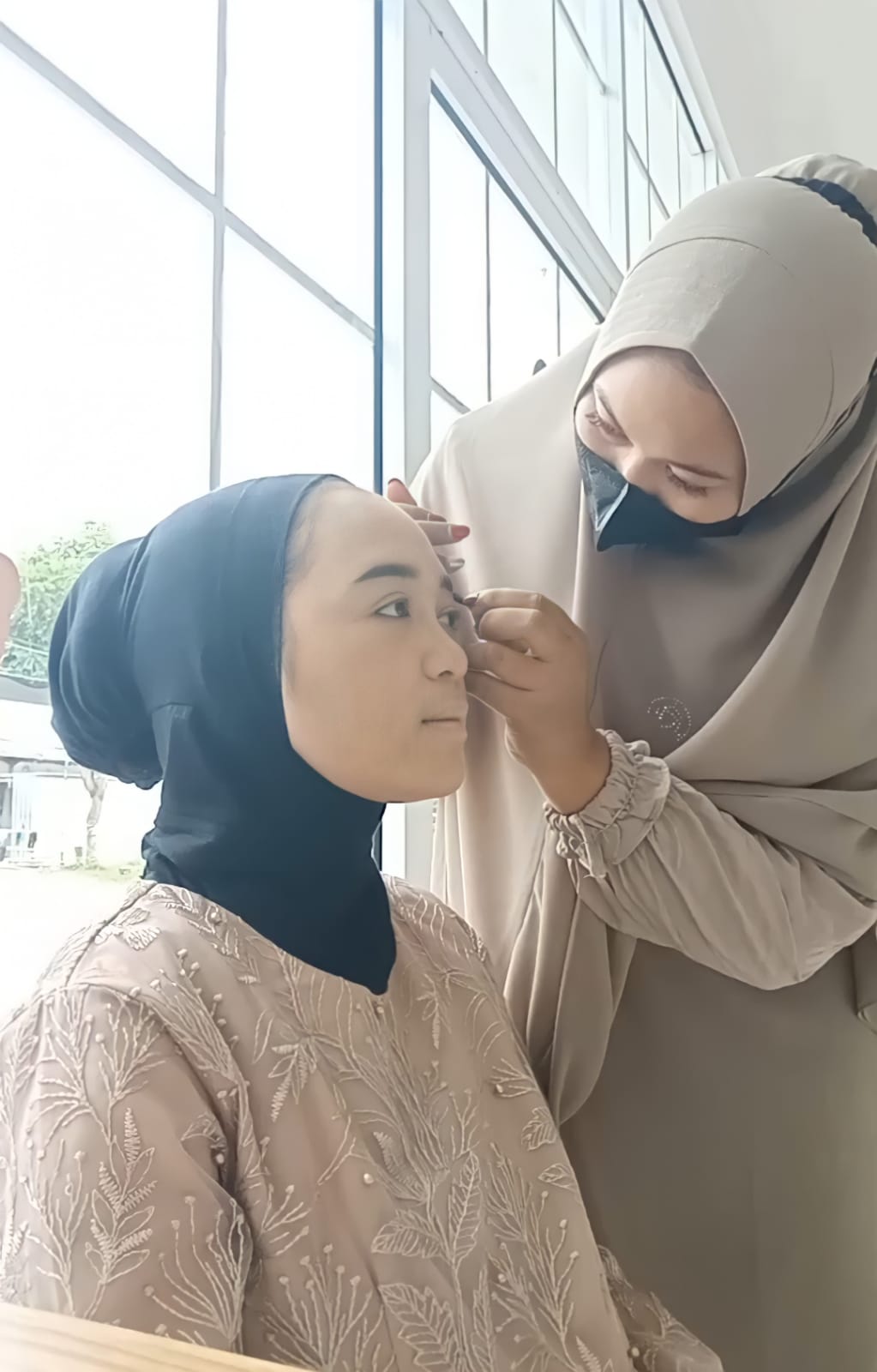 Lima Trik Make Up yang Bikin Kamu Tampil Cantik di Momen Wisuda 