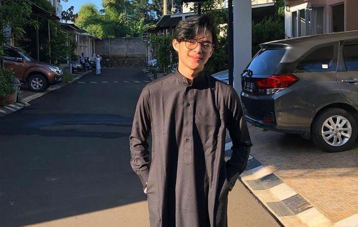 Tetap Terlihat Kece, Rekomendasi Baju Lebaran 2025 untuk Pria