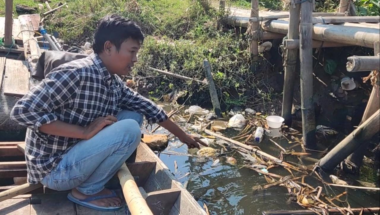 Sungai Ciujung Diduga Tercemar Limbah Industri, Ikan Banyak yang Mati