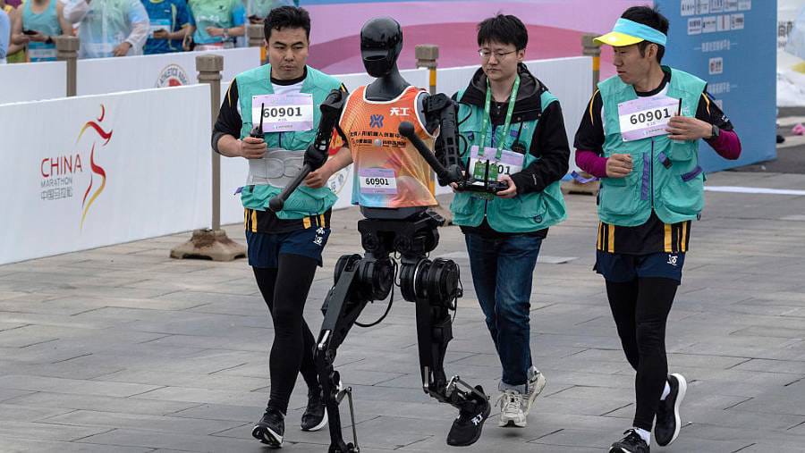 Robot Humanoid Ikut Lari Maraton di China: Sebuah Terobosan dalam Teknologi dan Olahraga