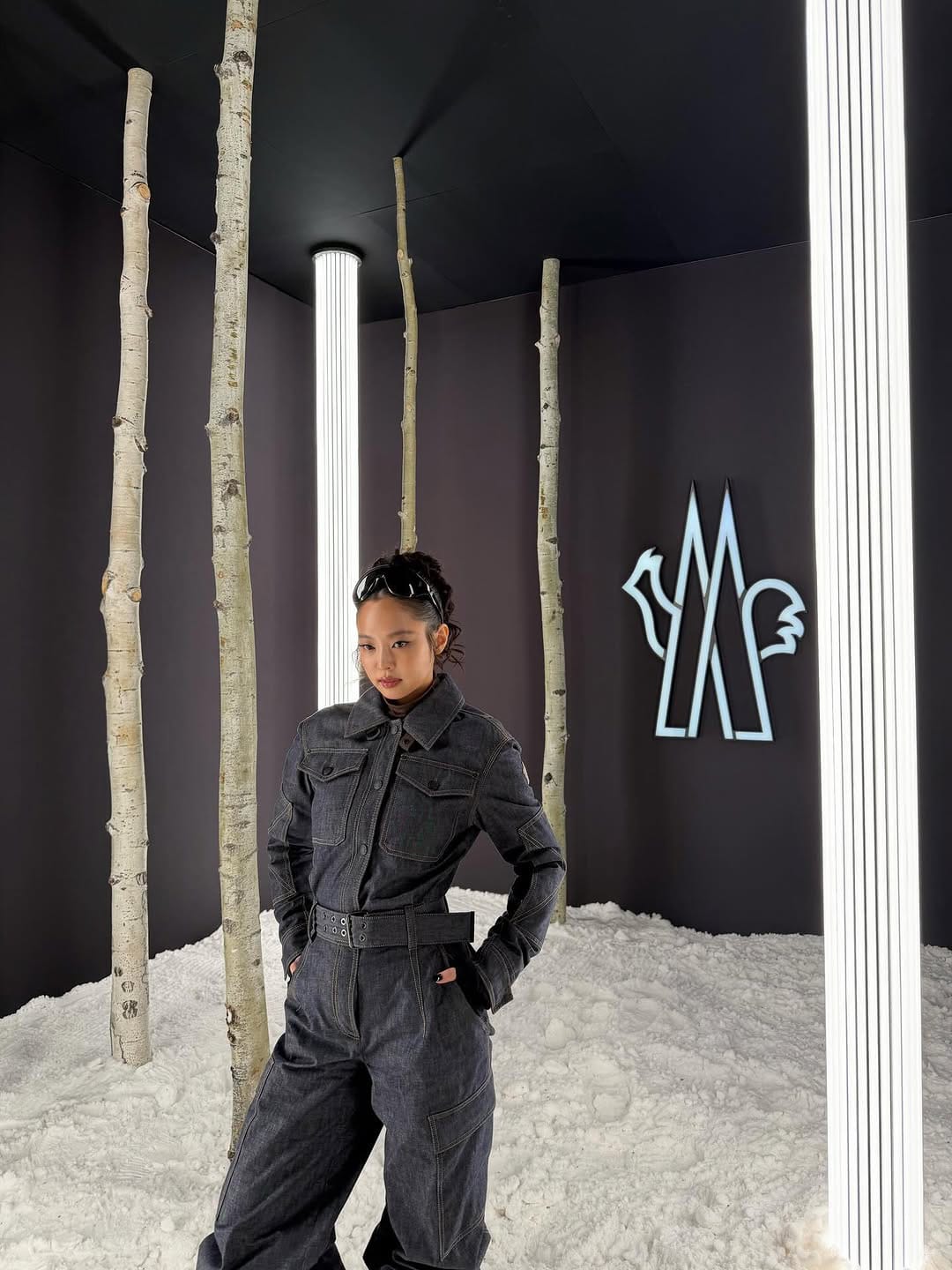 Jennie BLACKPINK Bikin Heboh di Aspen: Gaya Rambut Keriting Retro yang 'Slay' Abis! 