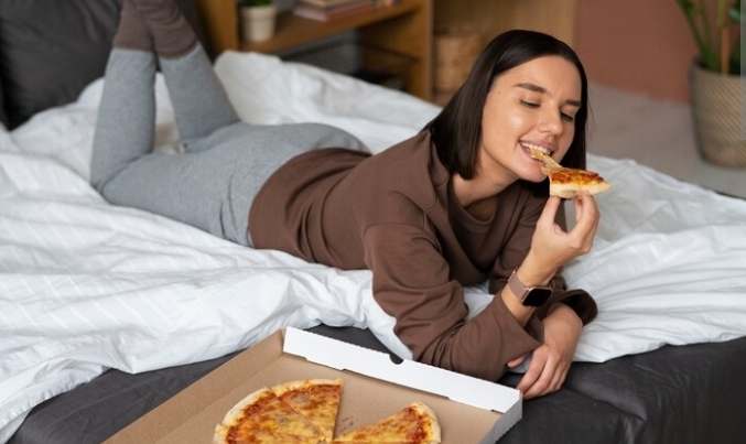 4 Makanan dan Minuman yang Harus Dihindari, Ternyata Bisa Ganggu Tidur Kamu