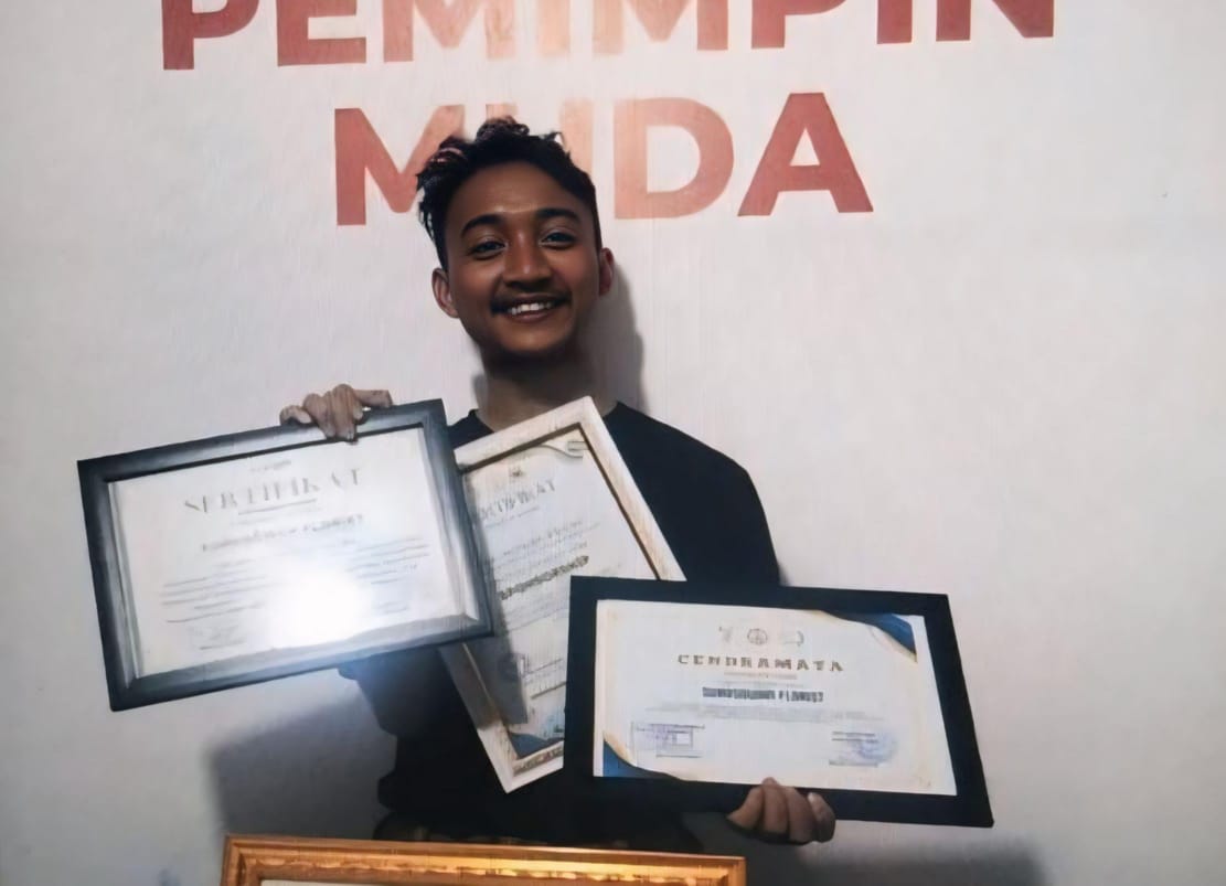 ‎Tak Menyerah oleh Keadaan, Ilham Wujudkan Mimpi Melalui Usaha Surosowan Florist