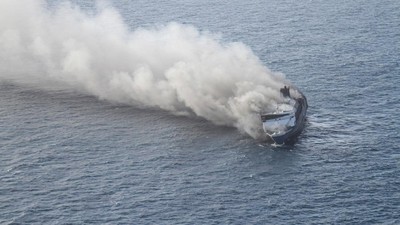 KMP Mutiara Sentosa II Diduga Karam Usai Terbakar di Perairan Sumenep
