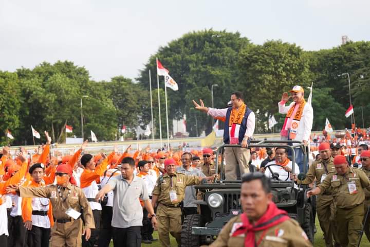 Anies Baswedan Disambut Antusias Kader PKS Banten, Keliling Stadion Gunakan Jeep