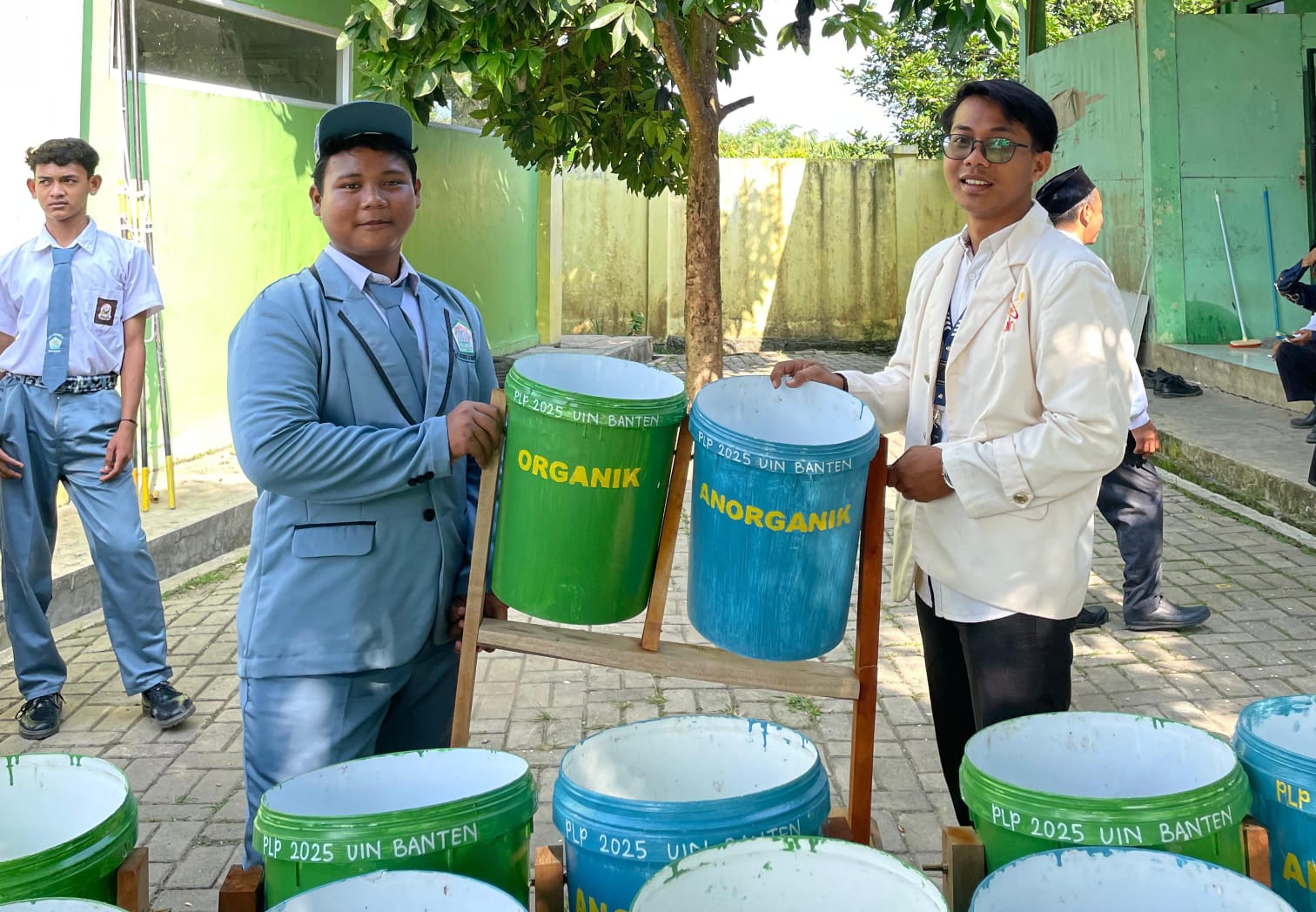 PLP Integratif Kelompok 4 UIN SMH Banten  Luncurkan Program Go Green di MAN 2 Serang