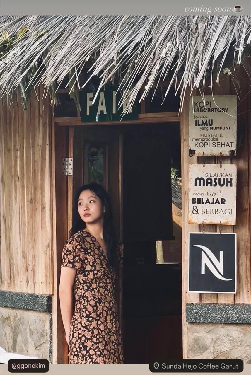 Kim Go Eun di Garut Jadi Teteh Sunda Kunjungi Rumah Kopi Sunda Hejo