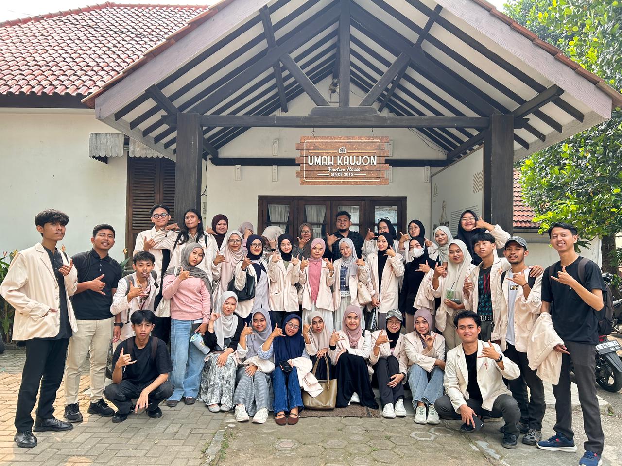 Mahasiswa KPI UIN Banten Kunjungi 3 Situs Bersejarah di Kaujon