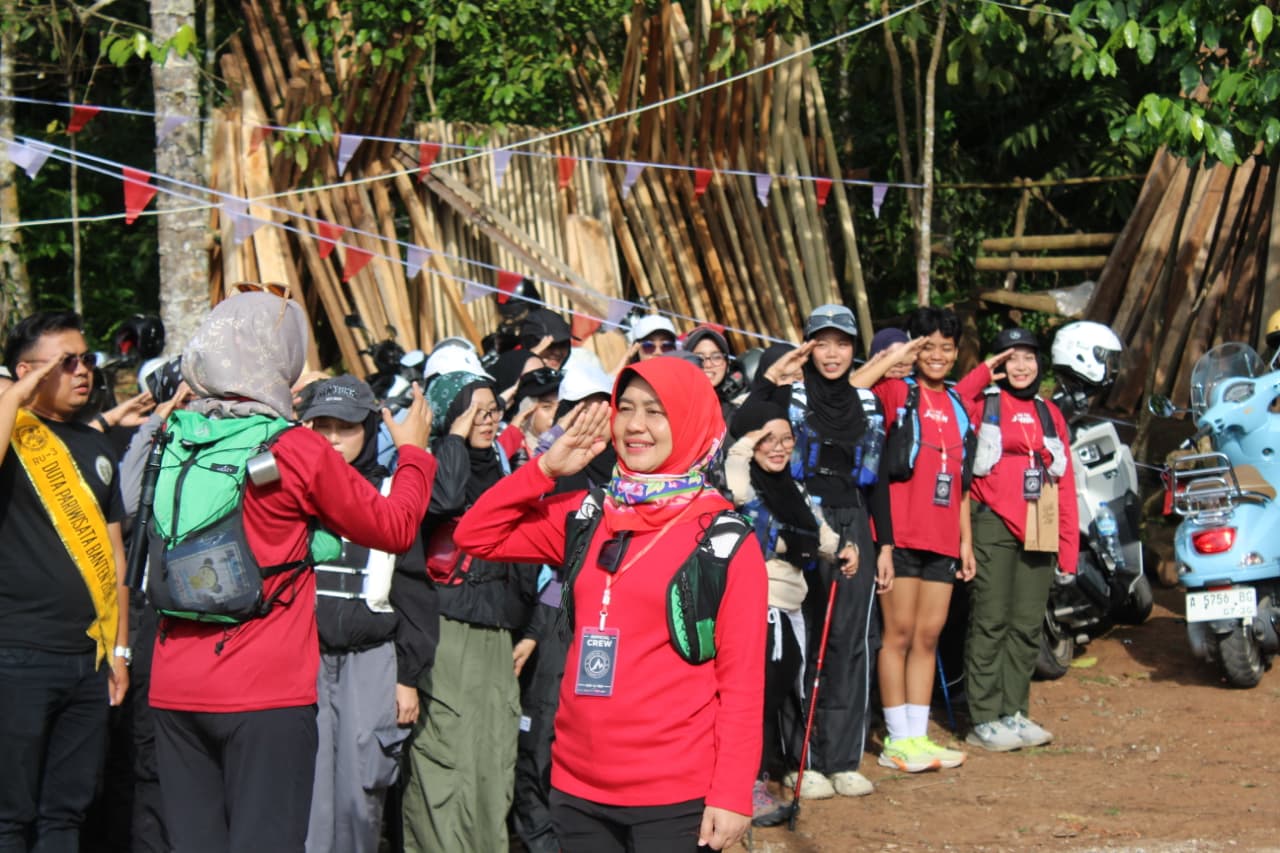 Komunitas Pendaki Banten Peringati Harlah Pancasila di Gunung Prakasak 