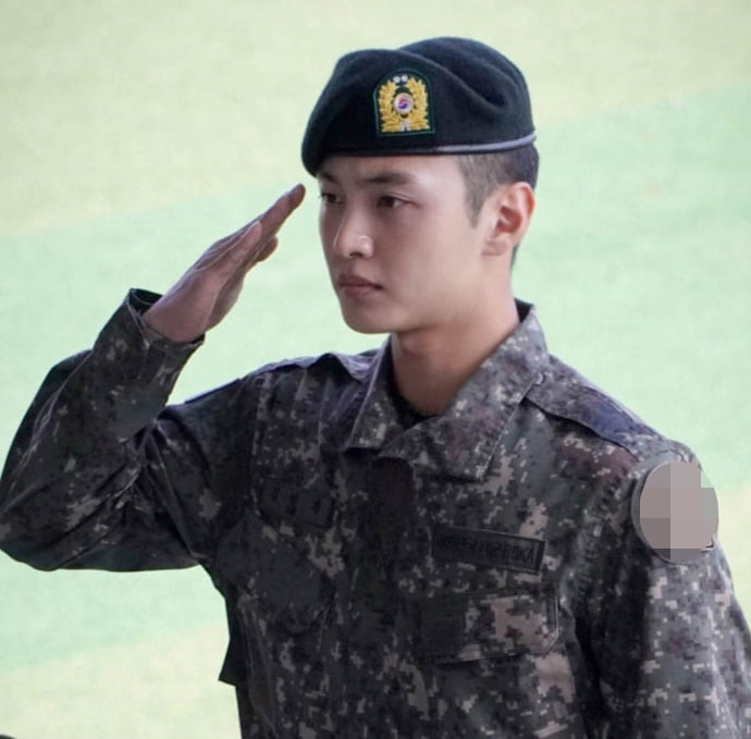 Lulus Trainee Militer dengan Hasil Memuaskan, Kim Min Jae Ungkap Rasa Syukur dan Semangatnya