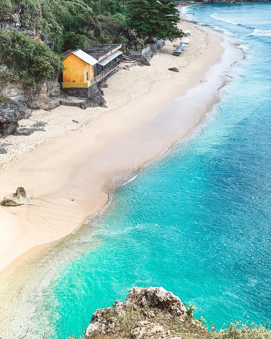 Bosen Ke Pantai Kuta? Main Ke Pantai Balangan Aja, Wisata Bali Hidden Gem yang Tak Kalah Indahnya