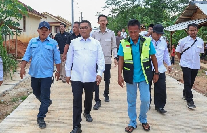 Gubernur Banten Cek Langsung Proyek Pembangunan Rumah Warga di Lebak