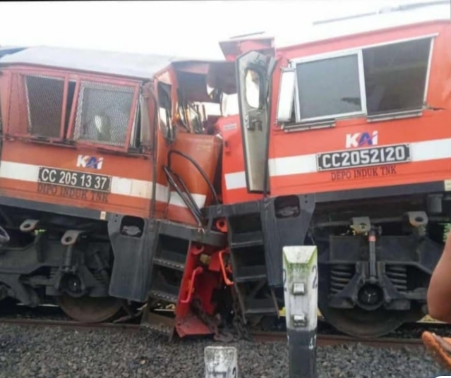 Salah Masuk Jalur, Kereta Api Babaranjang Bertabrakan di Lampung 