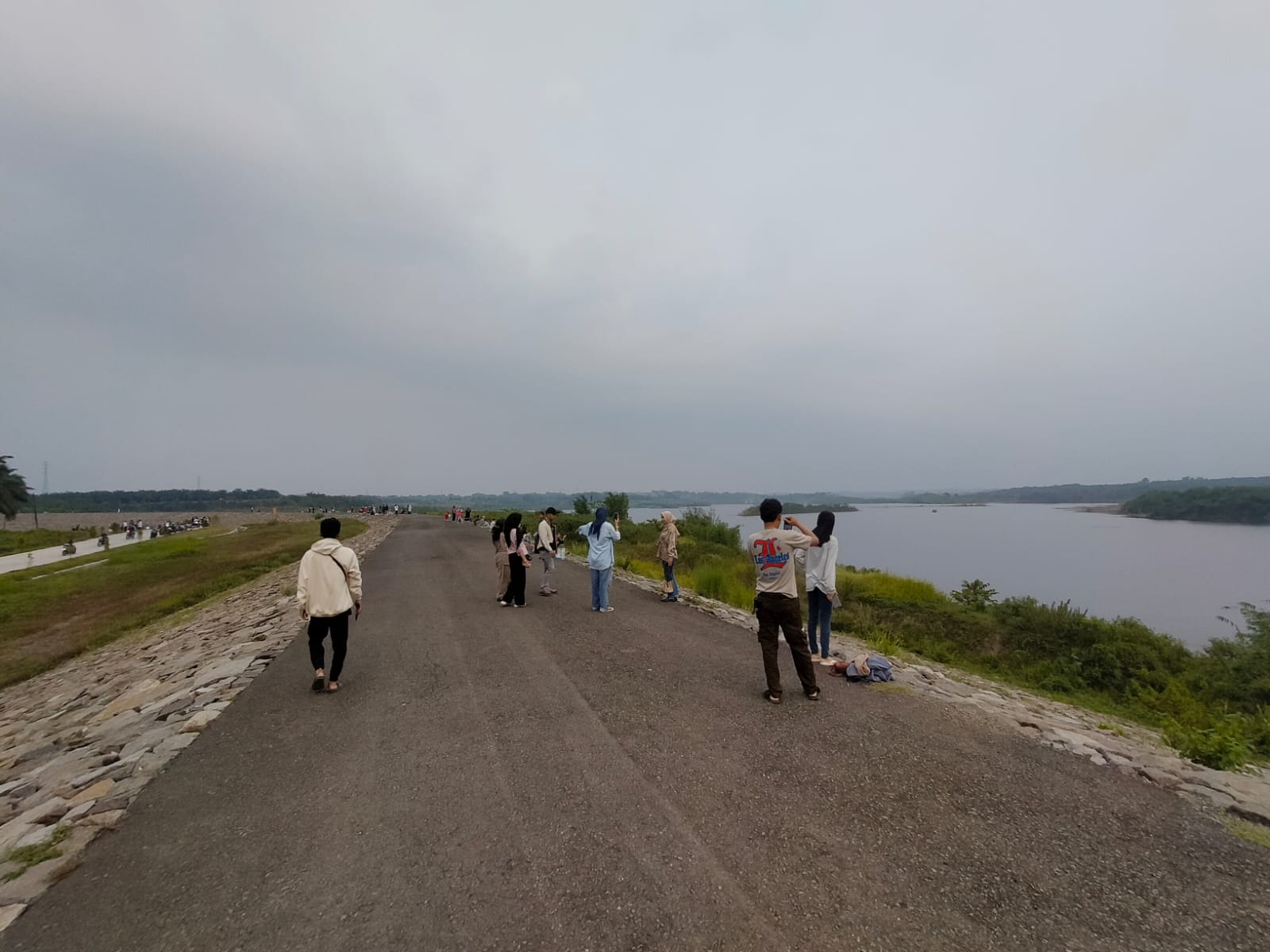 Bendungan Karian Lebak Terbesar Ketiga di Indonesia, Jadi Lokasi Ngabuburit Warga 