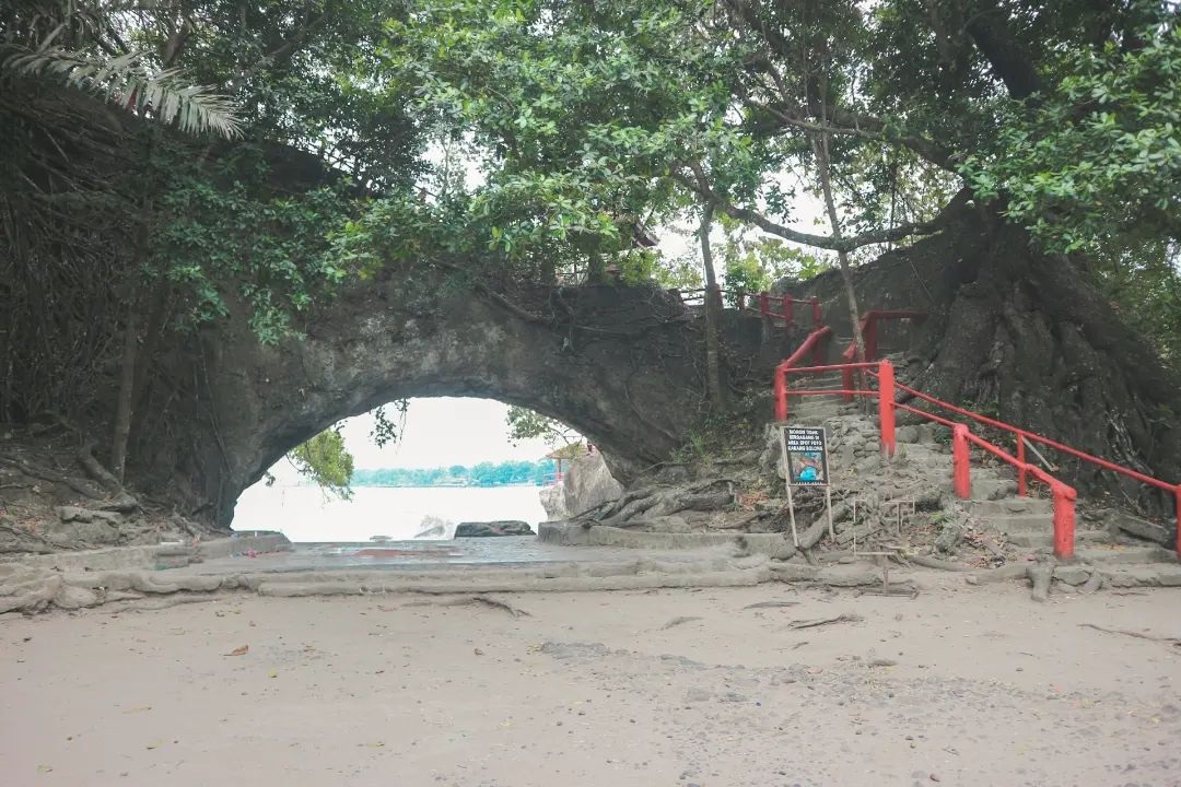 Pantai Karang Bolong Serang Banten, Tiket Masuknya Cuma Goceng