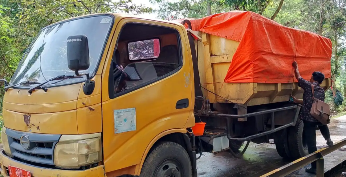 Sampah Tangsel Menumpuk, TPA Bangkonol Diklaim Tak akan Timbulkan Bau