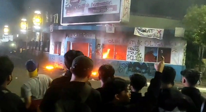 Mahasiswa Untirta Jadi Tersangka Pembakaran Pos Polisi: 14 Pelajar Lainnya Dibebaskan