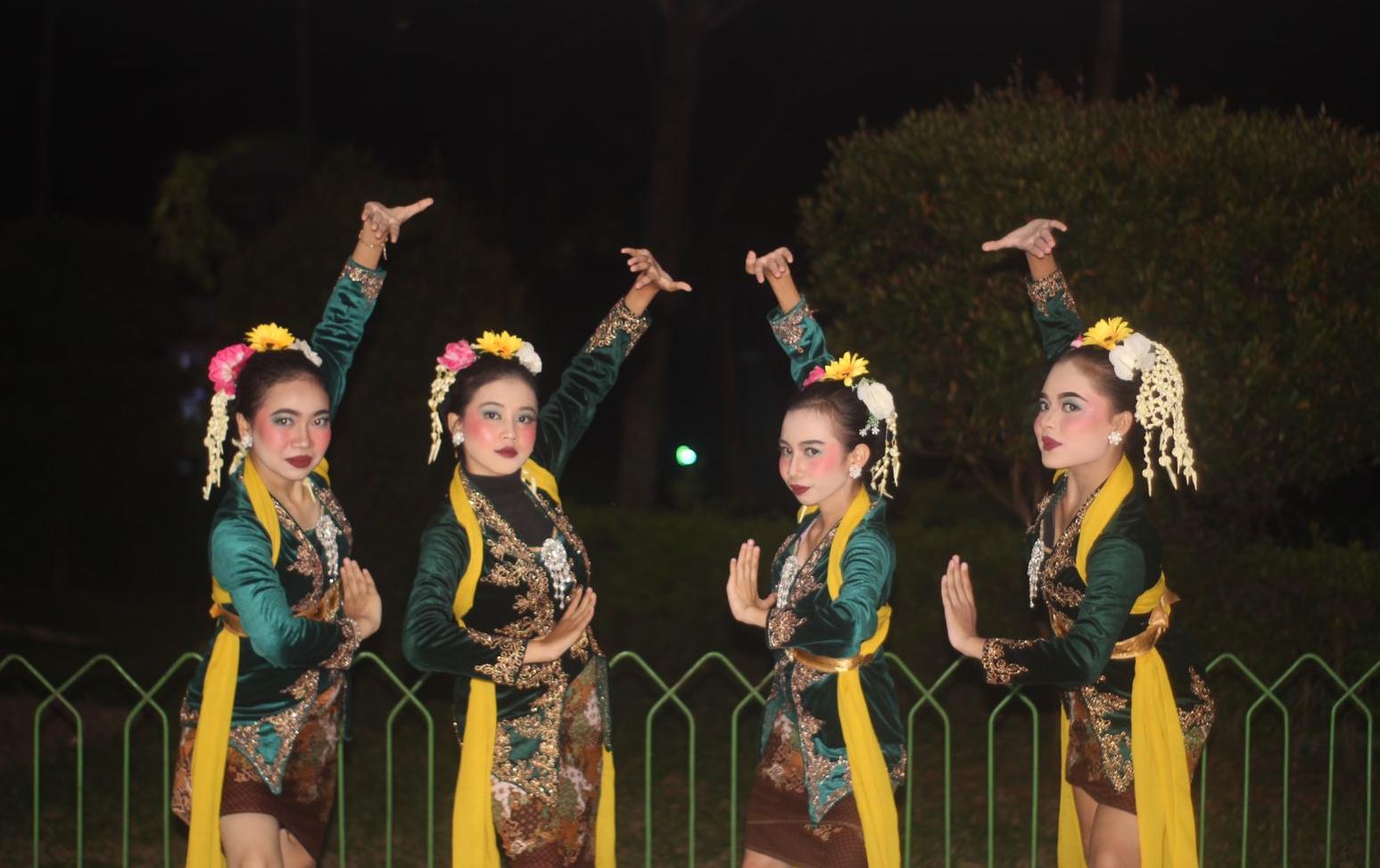 Rayakan Hari Teater Sedunia, Komunitas Seni Cilegon dan UKM Sebawon Hidupkan Alun-Alun