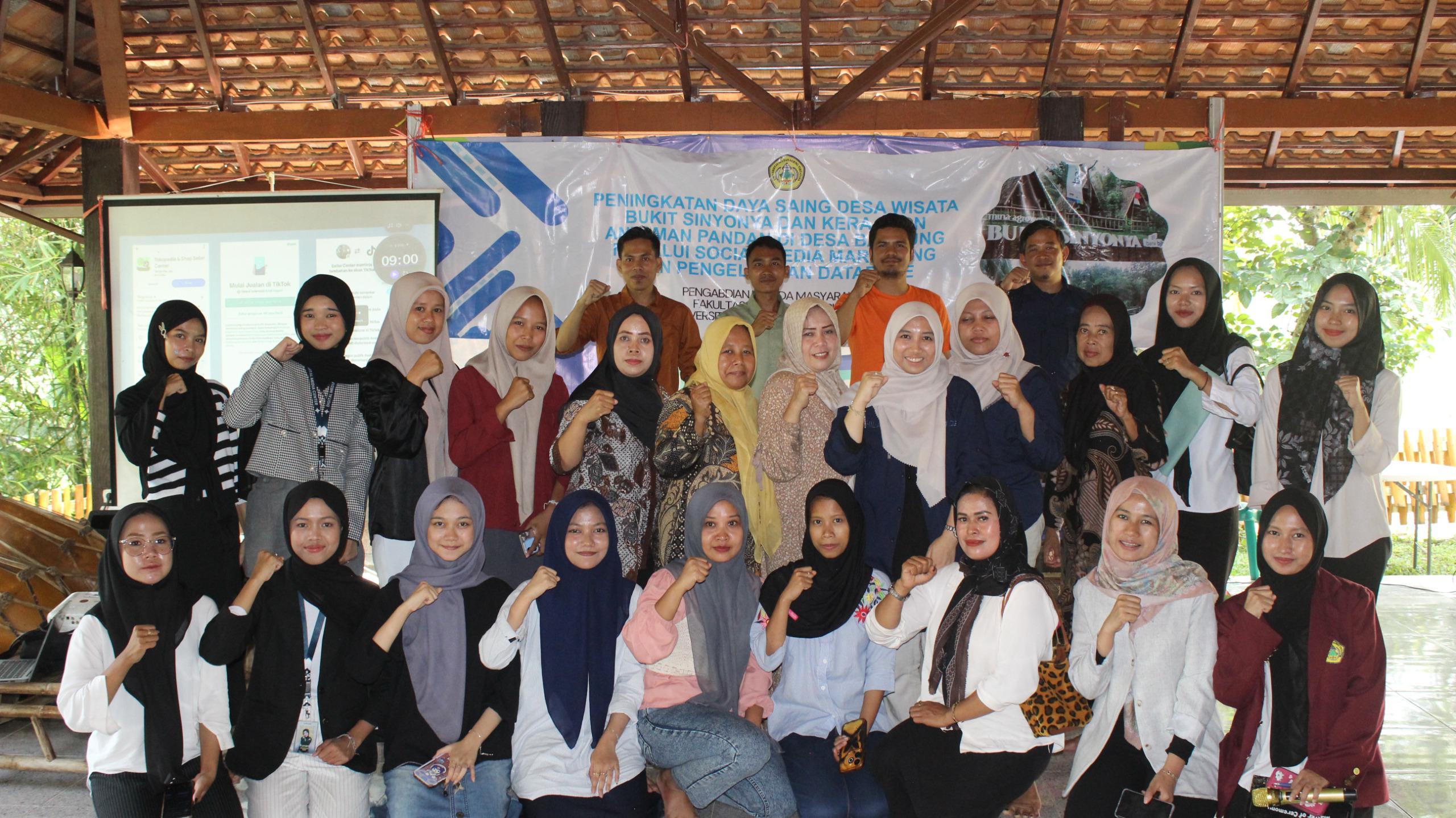 Pengabdian Masyarakat di Bukit Sinyonya, Desa Bandung: Meningkatkan Potensi Ekonomi Lokal