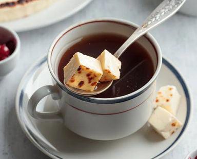 Kaffeost: Tradisi Kopi Campur Keju yang Menghangatkan dari Swedia