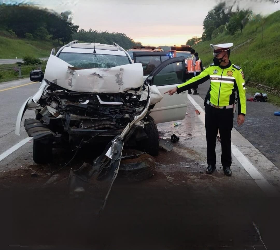 Ingat, Pajero Sport dan Fortuner Bukan untuk Kebut-Kebutan di Jalan Tol, Berikut Risikonya