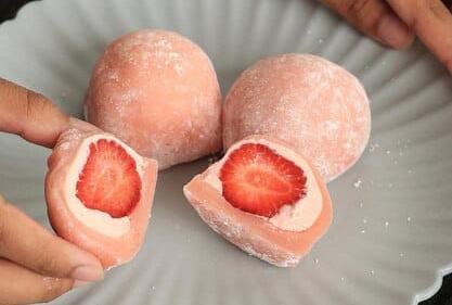 Resep Mochi Cokelat Daifuku Strawberry : Sensasi Manis dan Kenyal dalam Setiap Gigitan