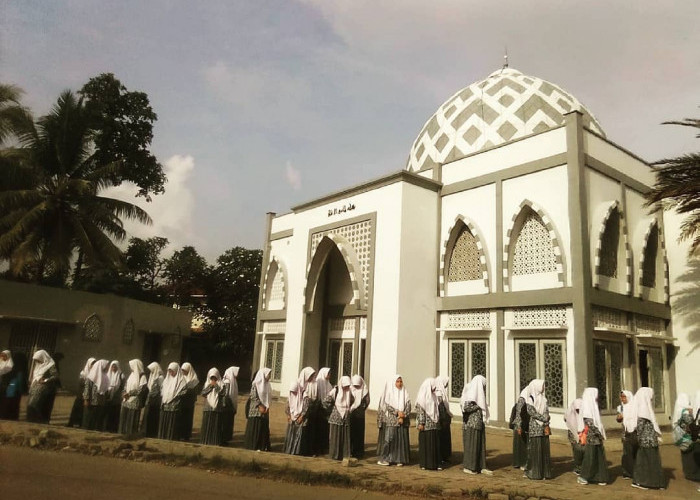 Mengenal Nur El Falah, Pondok Pesantren Tertua di Banten