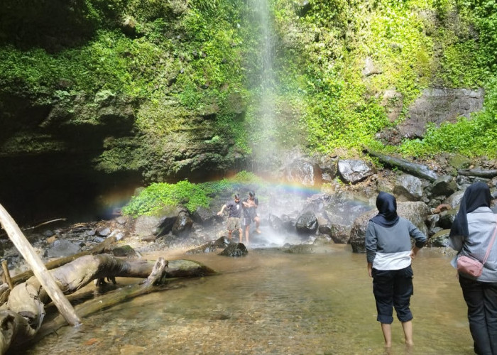 Menjelajahi Keindahan Wisata Alam Curug Goong di Cianjur Bersama Mahasiswa KKN Universitas Al-Ghifari