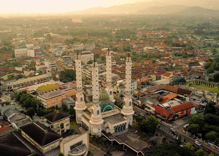 Inilah Wilayah dengan UMR Paling Tinggi di Banten, Gak Perlu Ajuin Pinjol Nih