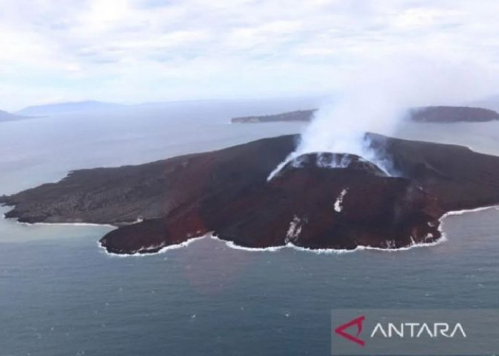 Sinyal Anomali Magnetik dan Kilatan Petir Vulkanik Warnai Erupsi Anak Krakatau