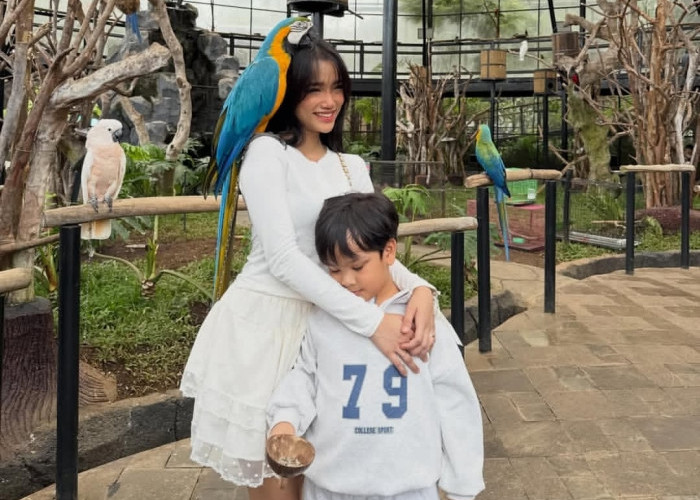 Fuji Ajak Gala Sky ke Kebun Binatang, Momen Hangat Tante dan Keponakan Bikin Gemas
