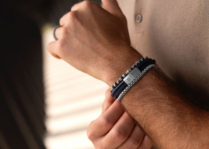 Bukan Sekadar Aksesori, Gelang Kini Menjadi Penegas Personal Style Pria Modern