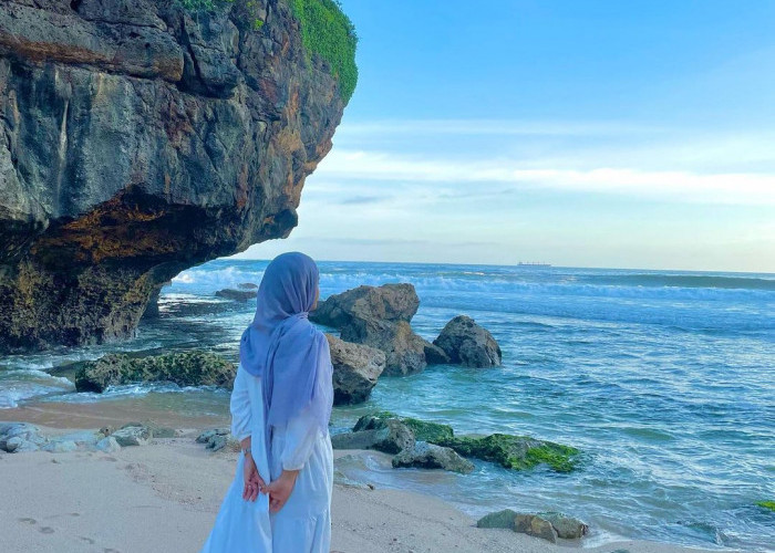Daya Tarik Pantai Ngrawah Gunungkidul Yogyakarta, Pantai Sepi Seperti Private Beach