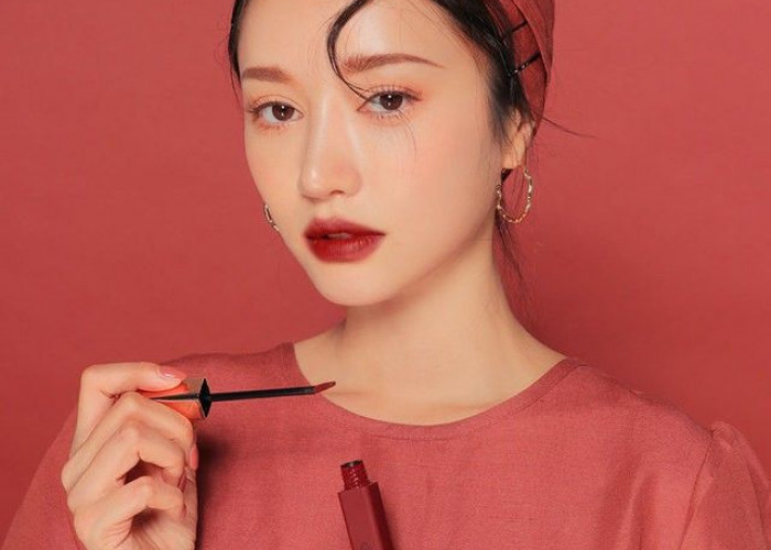 Tampil Elegan dan Bold, Ini 5 Rekomendasi Lipstick Red Brown dengan Hasil Matte hingga Glossy