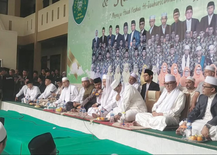 Harlah 1 Abad Al-Jauharotunnaqiyyah Cibeber Bersama Habib Luthfi Berlangsung Sukses