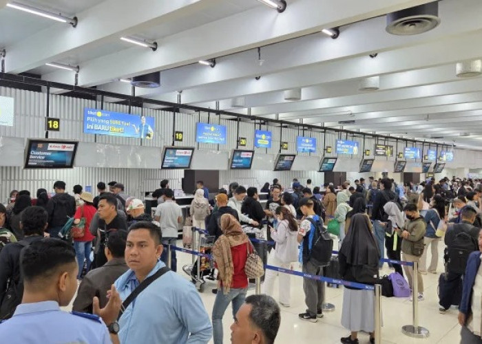 Erupsi Gunung Anak Krakatau Ganggu Penerbangan Soetta, Lion Air Beri Konsumsi bagi Penumpang Tertahan