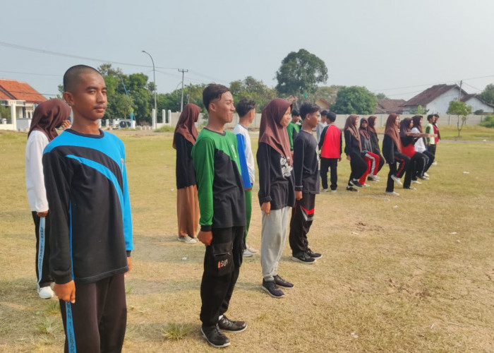 Pelajar di Kecamatan Lebak Wangi Gelar Latihan Paskibra Jelang HUT RI ke-79