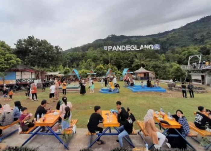Nikmati Keindahan Landmark Gunung Karang Pandeglang, Liburan Bisa Sambil Camping 