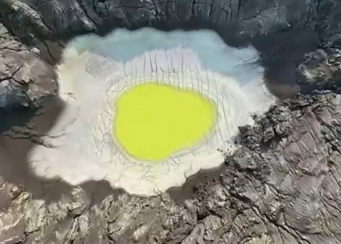 Penjelasan Pakar Soal Fenomena Kawah 'Telur Ceplok' di Gunung Anak Krakatau