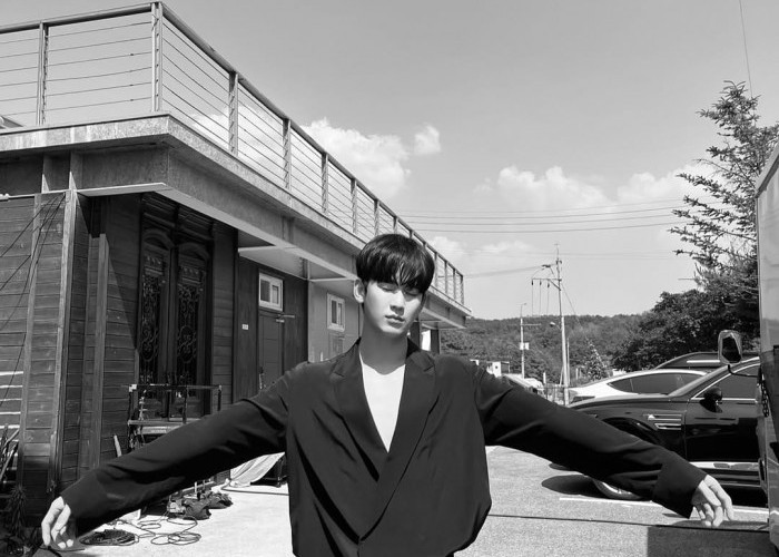 Sabar Dulu, Drama Baru Kim Soo Hyun 'Knock-Off' Gak Jadi Tayang Awal Tahun Ini Gara-Gara Urusan Produksi