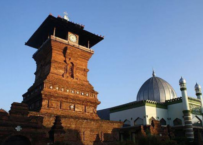 Enggak Cuma Estetik, Ini Dia Makna Budaya di Balik Tempat Ibadah di Indonesia