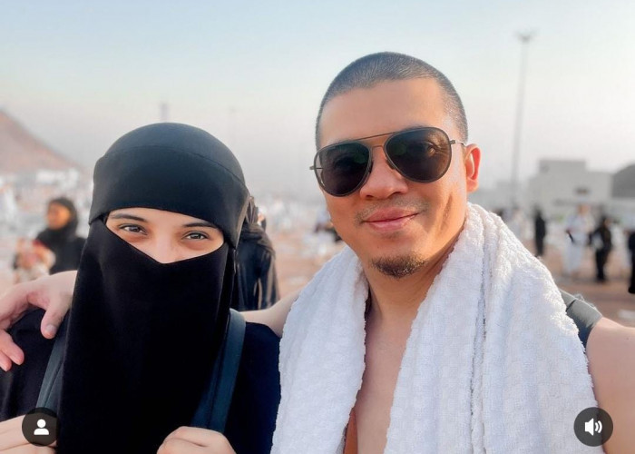 Zaskia Sungkar dan Irwansyah Mendadak Bagikan Foto Saat Haji