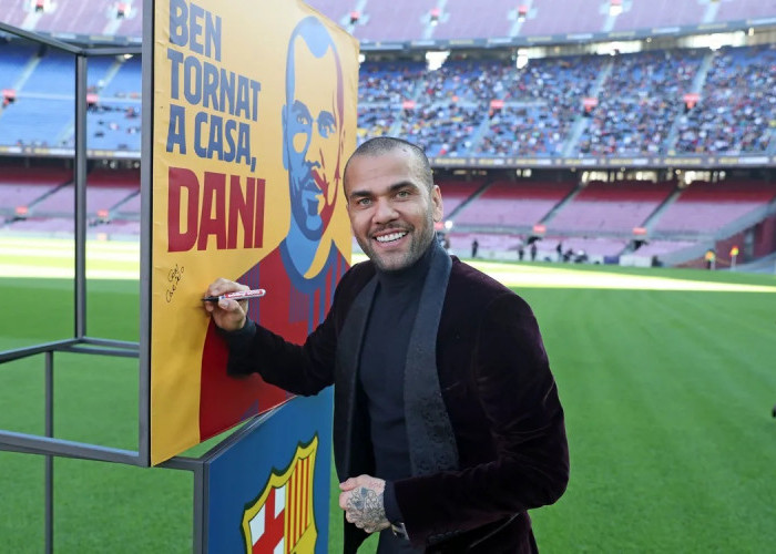 Sempat Dicoret, Barcelona Kembali Anggap Dani Alves Sebagai Legenda Klub