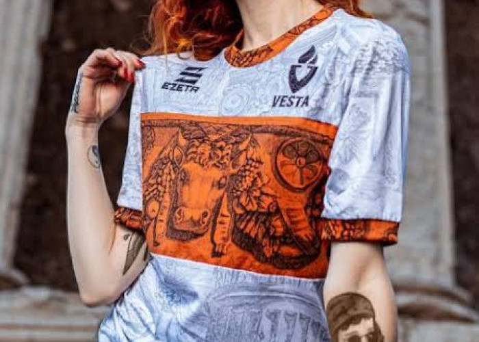 Jersey Naik Kelas! Tren Sporty Chic Ubah Baju Bola Jadi Outfit Harian 2026