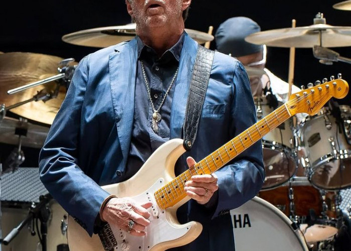 Eric Clapton Hentikan Konser di Madrid Usai Terkena Lemparan Benda dari Penonton