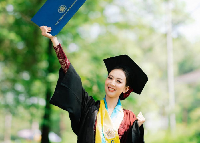 Berikut Kisah Dea Rachma Kisah Lulusan Cumlaude UGM, Memilih Bekerja Cleaning Service di Australia   