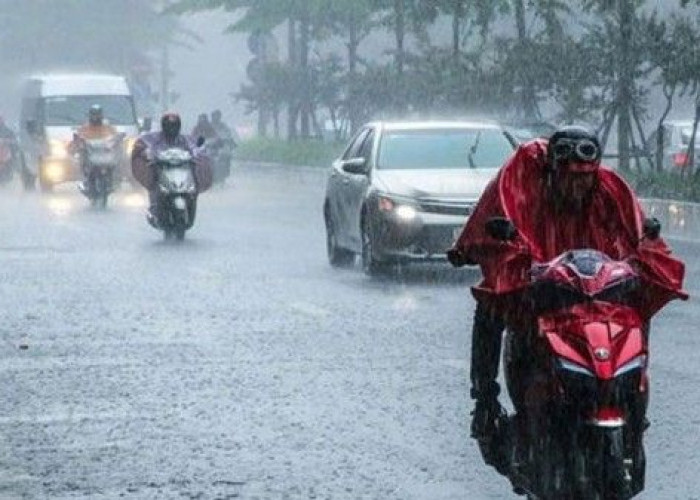 Tips Aman Berkendara Saat Hujan, Hindari Kecelakaan