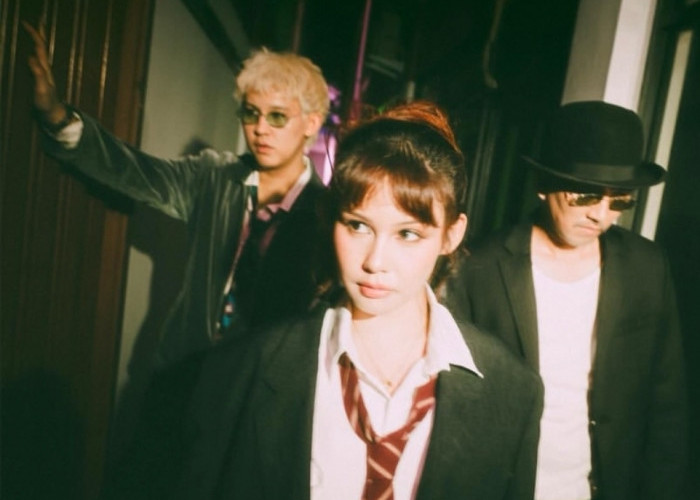 Vanesha Prescilla Debut Jadi Vokalis Band Alternative Pop/Rock Lewat The Midnight Darlings